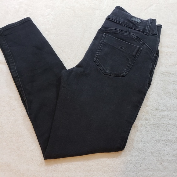 miss poured in blue jeans size 10